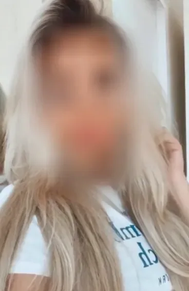 Amina, 28