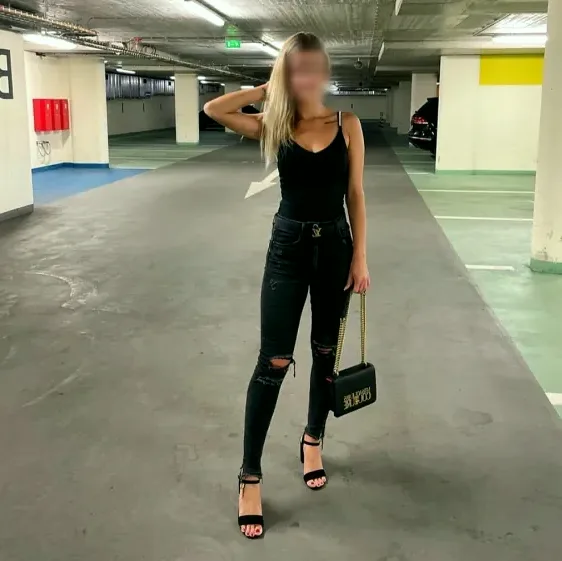 Elena, 21