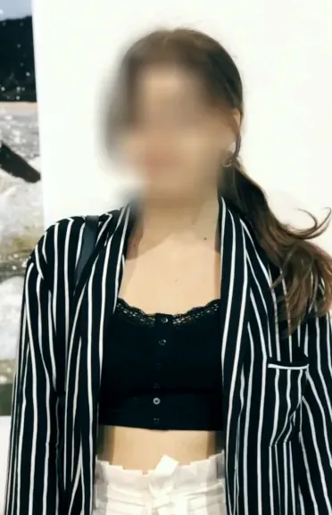 Elif, 28