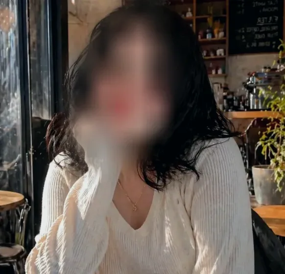Emilia, 25