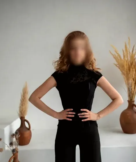 Emina, 34