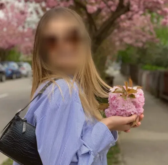 Greta, 23