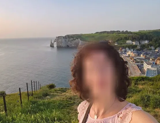 Manuela, 40