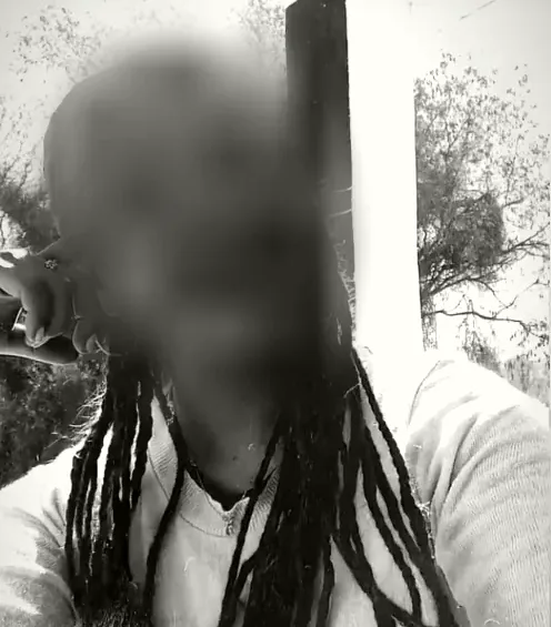 Mia, 28