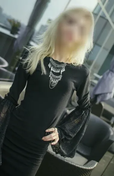 Paula, 25