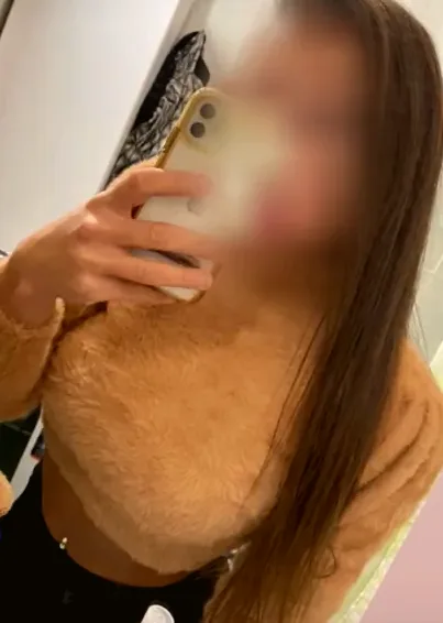 Zeynep, 27
